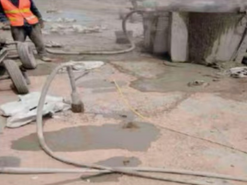 云岩水泥混凝土路面板底注浆技术 路面脱空注浆整治方案
