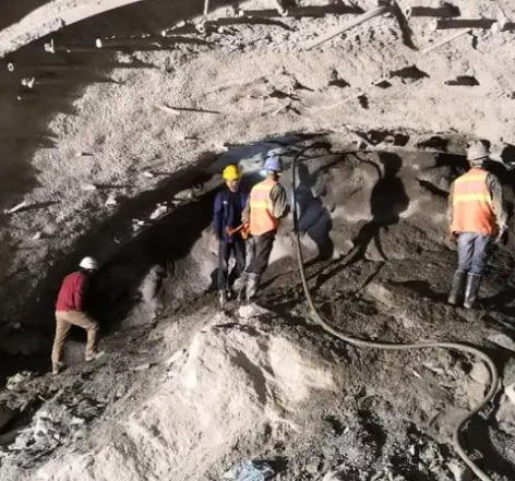 云岩拱顶带模注浆料的施工流程及注意事项